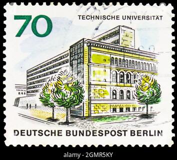 MOSKAU, RUSSLAND - 31. JULI 2021: In Deutschland gedruckte Briefmarke zeigt Technische Universität, Berlin - Charlottenburg, die Neue Berlin Serie, um 1966 Stockfoto