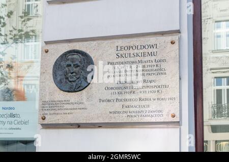 Lodz, Polen - 7. Juni 2021: Gedenktafel an Leopold Skulski, Bürgermeister von Lodz zwischen 1917 und 1919. Stockfoto