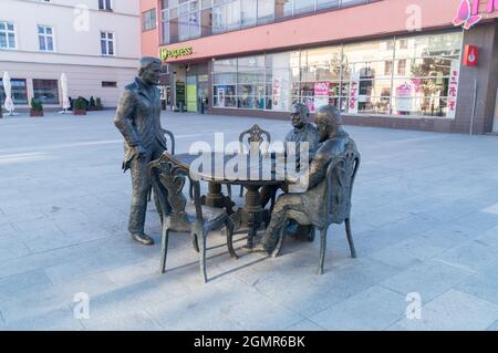 Lodz, Polen - 7. Juni 2021: Denkmal der Schöpfer von Industrial Lodz (Pomnik Trzech Fabrikantow). Stockfoto