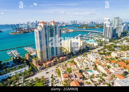 Miami Beach Florida, Luftaufnahme von oben, Icon South Beach, Hochhauskondominium, Murano Grande im Portofino The Yacht Club im Hafen Stockfoto