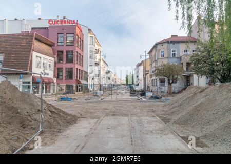 Gorzow Wielkopolski, Polen - 1. Juni 2021: Straßenrenovierung in Gorzow Wielkopolski. Stockfoto