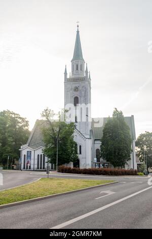 Gorzow Wielkopolski, Polen - 1. Juni 2021: Am Morgen die Kirche des heiligen Antonius von Padua und des heiligen Stanislaus Kostka. Stockfoto