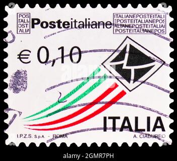 MOSKAU, RUSSLAND - 31. JULI 2021: In Italien gedruckte Briefmarke zeigt Flying Cover, Serie, um 2010 Stockfoto