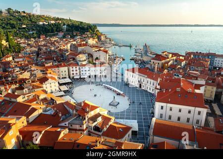 Tartini-Platz von oberhalb des kirchturms des heiligen Georg in Piran Slowenien Stockfoto