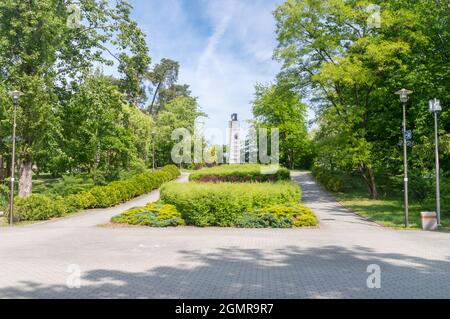 Kedzierzyn-Kozle, Polen - 4. Juni 2021: Denkmal für die Opfer des Zweiten Weltkriegs, die Bürger von Kedzierzyn-Kozle im Versöhnungspark. Stockfoto