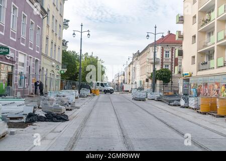 Gorzow Wielkopolski, Polen - 1. Juni 2021: Renovierung der Straße im Stadtzentrum. Stockfoto