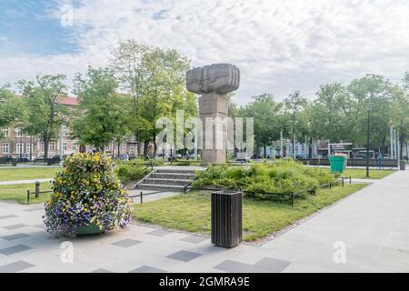 Gorzow Wielkopolski, Polen - 1. Juni 2021: Kwadrat-Platz mit Denkmal für die zweite polnische Armee. Stockfoto