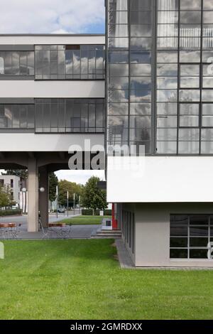 Bauhaus, erste Schule für Industriedesign. Dessau, Deutschland. Hochwertige Fotos Stockfoto