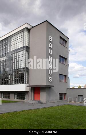 Bauhaus, erste Schule für Industriedesign. Dessau, Deutschland. Hochwertige Fotos Stockfoto