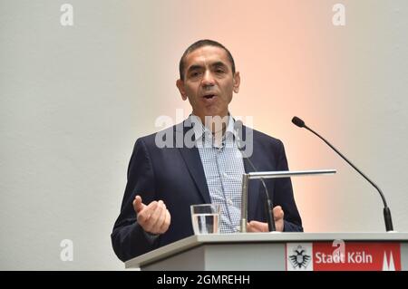 Köln, Deutschland. September 2021. Der Arzt und BioNTech-Gründer Ugur Sahin wird von der Stadt Köln im Rathaus geehrt. Quelle: Horst Galuschka/dpa/Alamy Live News Stockfoto