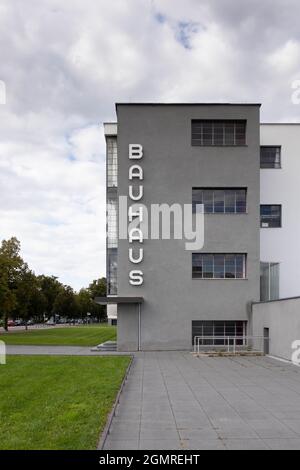 Bauhaus, erste Schule für Industriedesign. Dessau, Deutschland. Hochwertige Fotos Stockfoto
