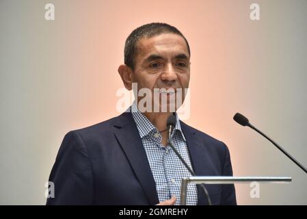 Köln, Deutschland. September 2021. Der Arzt und BioNTech-Gründer Ugur Sahin wird von der Stadt Köln im Rathaus geehrt. Quelle: Horst Galuschka/dpa/Alamy Live News Stockfoto