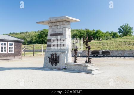 Rogoznica, Polen - 3. Juni 2021: Denkmal zum Gedenken an die Opfer des KL Groß-Rosen im ehemaligen Nazi-Konzentrationslager Gross-Rosen. Stockfoto