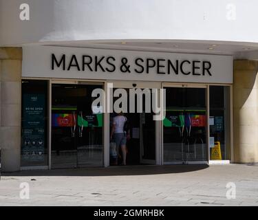 Hastings, Vereinigtes Königreich - August 01 2020: Marks and Spencers Department Store fotografiert von der Queens Road Stockfoto