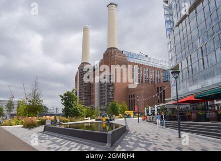 London, Großbritannien. September 2021. Gesamtansicht des Battersea-Kraftwerks, da die Renovierung vor der Fertigstellung steht. Kredit: SOPA Images Limited/Alamy Live Nachrichten Stockfoto