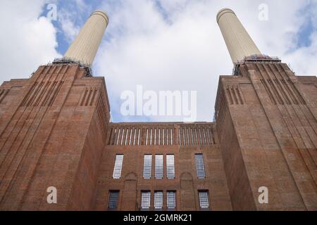London, Großbritannien. September 2021. Gesamtansicht des Battersea-Kraftwerks, da die Renovierung vor der Fertigstellung steht. (Foto: Vuk Valcic/SOPA Images/Sipa USA) Quelle: SIPA USA/Alamy Live News Stockfoto