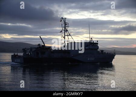 FGS Homburg (M1069), ein Minenjäger der Frankenthal-Klasse (oder Typ 332), der von der deutschen Marine betrieben wird, passiert Greenock auf dem Firth of Clyde, bevor er an den militärischen Übungen Dynamic Mariner 2021 und Joint Warrior 21-2 teilnahm. Stockfoto