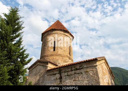 Kirche der Heiligen Elishe in Kisch Dorf der Stadt Sheki in Aserbaidschan. Frühes Christentum im Kaukasus. Stockfoto