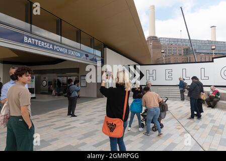 20/09/2021. London, Großbritannien. Die U-Bahn-Station Battersea Power Station wird eröffnet und nimmt heute ihre ersten Passagiere mit - Northern Line Extension (NLE) zwischen Kennington und Battersea über Nine Elms. Foto von Ray Tang. Stockfoto