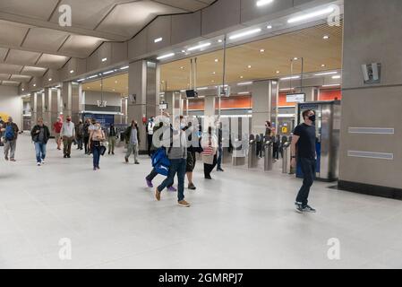 20/09/2021. London, Großbritannien. Die U-Bahn-Station Battersea Power Station wird eröffnet und nimmt heute ihre ersten Passagiere mit - Northern Line Extension (NLE) zwischen Kennington und Battersea über Nine Elms. Foto von Ray Tang. Stockfoto