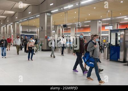 20/09/2021. London, Großbritannien. Die U-Bahn-Station Battersea Power Station wird eröffnet und nimmt heute ihre ersten Passagiere mit - Northern Line Extension (NLE) zwischen Kennington und Battersea über Nine Elms. Foto von Ray Tang. Stockfoto