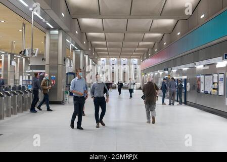 20/09/2021. London, Großbritannien. Die U-Bahn-Station Battersea Power Station wird eröffnet und nimmt heute ihre ersten Passagiere mit - Northern Line Extension (NLE) zwischen Kennington und Battersea über Nine Elms. Foto von Ray Tang. Stockfoto