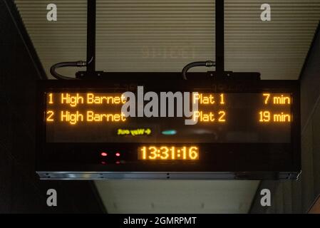 20/09/2021. London, Großbritannien. Die U-Bahn-Station Battersea Power Station wird eröffnet und nimmt heute ihre ersten Passagiere mit - Northern Line Extension (NLE) zwischen Kennington und Battersea über Nine Elms. Foto von Ray Tang. Stockfoto