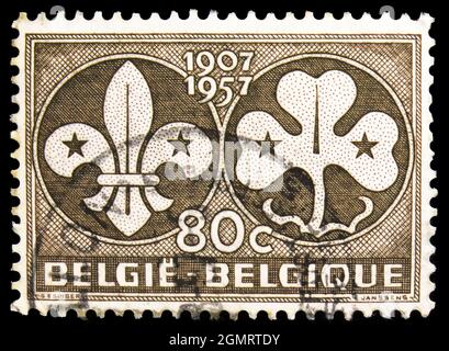 MOSKAU, RUSSLAND - 6. NOVEMBER 2019: Die in Belgien gedruckte Briefmarke zeigt Scouting, Serie, um 1957 Stockfoto