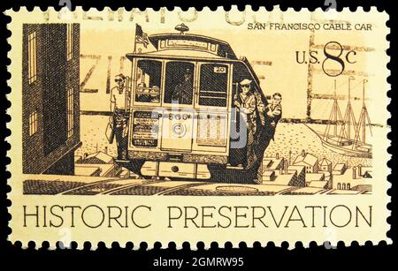 MOSKAU, RUSSLAND - 6. NOVEMBER 2019: Die in den USA gedruckte Briefmarke zeigt Cable Car, San Francisco, CA, Historic Preservation Issue Serie, circa Stockfoto