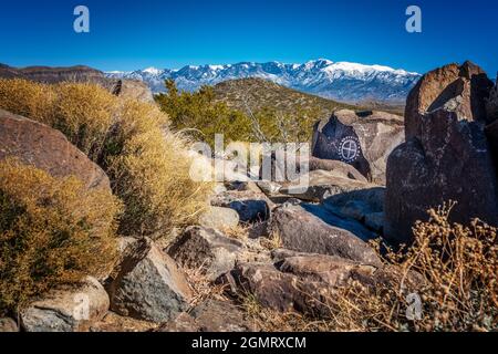 Petroglyphen in New Mexico am Standort Three-Rowl-Petroglyphen, verwaltet vom Bureau of Land Management in Otero County, New Mexico, USA. Stockfoto