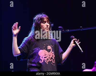 19. September 2021, Portsmouth, Virginia, USA: DAISY THE GREAT unterhält die Leute am 19. September 2021 im Atlantic Union Bank Pavilion in Portsmouth, Virginia..Â© Jeff Moore 2021. (Bild: © Jeff Moore/ZUMA Press Wire) Stockfoto