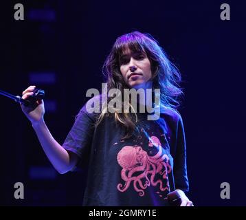 19. September 2021, Portsmouth, Virginia, USA: DAISY THE GREAT unterhält die Leute am 19. September 2021 im Atlantic Union Bank Pavilion in Portsmouth, Virginia..Â© Jeff Moore 2021. (Bild: © Jeff Moore/ZUMA Press Wire) Stockfoto