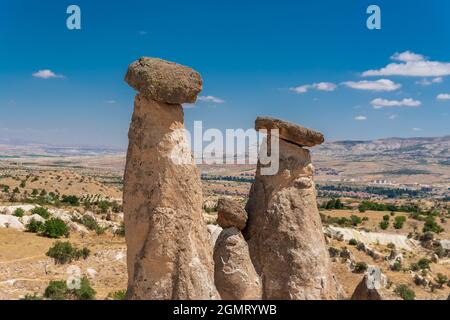 Drei Schönheiten (uc guzeller), Nevsehir Rock Hills in Kappadokien, Feenkamine, enorme natürliche Schönheit Stockfoto