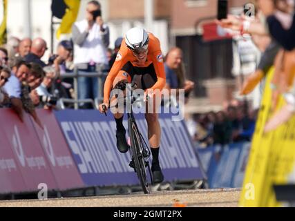 Ellen van Dijk von der niederländischen Siegerin der Goldmedaille im Einsatz beim Einzelzeitfahren der Damen Elite, von Knokke-Heist bis Brügge, bei den UCI-Weltmeisterschaften im Straßenradsport Flandern 2021 am 20. September 2021 in Brügge, Belgien. Foto von SCS/Soenar Chamid/AFLO (HOLLAND OUT) Stockfoto