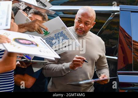 Der amerikanische Rapper Dr. Dre kommt und signiert Autogramme während einer Hollywood Walk of Fame Zeremonie für Real 92.3 DJ Kurt „Big Boy“ Alexander, Mittwoch, Sep Stockfoto