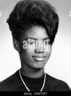 1965 c., NEW YORK, USA: Die gefeierte jamaikanische Popstar-Sängerin, Schauspielerin und Mode-Top-Model GNADE JONES ( geboren 19. Mai 1948 ), als war ein junges Mädchen im Alter von 17 , Lyncourt, Salina, New York, in der Nähe von Syrakus . Foto aus dem Jahrbuch der High School . Unbekannter Fotograf. - GESCHICHTE - FOTO STORICHE - PORTRAIT - RITRATTO - personalità da bambino bambini bambina da giovane giovani - Persönlichkeiten, die jung waren - INFANZIA - KINDHEIT - ATTRICE - MODELLA - indossatrice - Mannequin - POPMUSIK - MUSICA - Cantante - POPSTAR - Lächeln - sorriso - Musa - Muse - annuario scolastico --- ARCHI Stockfoto