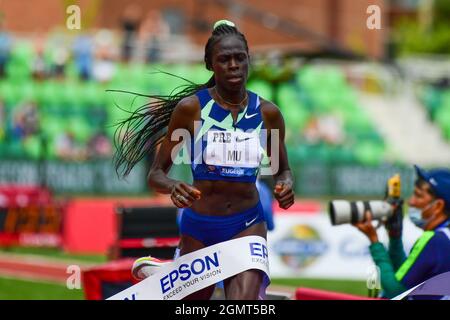 Athing Mu (USA) beendet die 800 m in 1:55.04 während des 46. Prefontaine Classic, Samstag, 21. August 2021, in Eugene, Ore. (Dylan Stewart/Bild von Spor Stockfoto