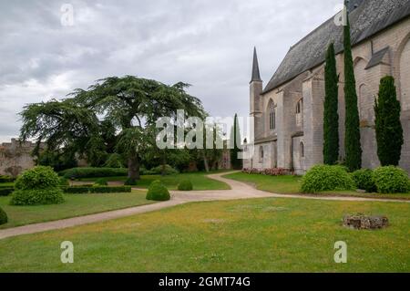 Garten und Kapelle des Schlosses Montreuil-Bellay (12. - 15. Jahrhundert), regionaler Naturpark Loire-Anjou-Touraine, Loire-Tal, Maine-et-Loire, Frankreich Stockfoto