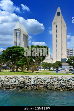 Das moderne und stilvolle Manchester Grand Hyatt San Diego Hotel befindet sich über dem Embarcadero Marine Park am Ufer der Bucht in San Diego, CA Stockfoto