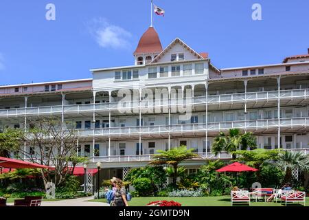 Innenhof des Resorts im viktorianischen Stil, Hotel del Coronado, Curio Collection by Hilton, eine ikonische Präsenz am Meer seit 1888, Coronado, CA Stockfoto