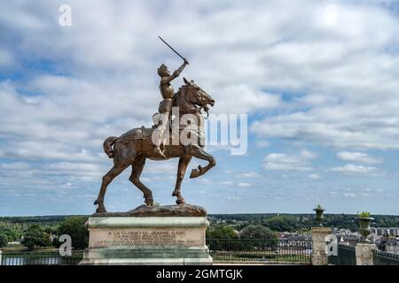 Reiterstandbild Jeanne d’Arc in der Parkanlage Les Jardins de l'Évêché in Blois, Frankreich | Reiterstatue Jeanne d’Arc in Les Jardins de l'Évêc Stockfoto