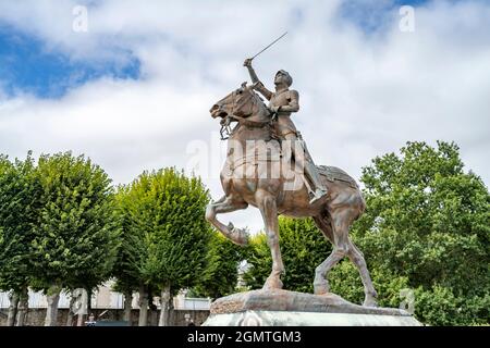 Reiterstandbild Jeanne d’Arc in der Parkanlage Les Jardins de l'Évêché in Blois, Frankreich | Reiterstatue Jeanne d’Arc in Les Jardins de l'Évêc Stockfoto