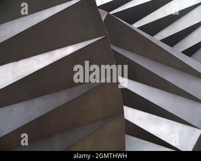 Vents, eine abstrakte Skulptur von Thomas Heatherwick, in der Ave Maria Lane, der City of London, wird auch als Paternoster Vents oder Angel Wings bezeichnet. Th Stockfoto