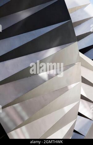 Vents, eine abstrakte Skulptur von Thomas Heatherwick, in der Ave Maria Lane, der City of London, wird auch als Paternoster Vents oder Angel Wings bezeichnet. Th Stockfoto