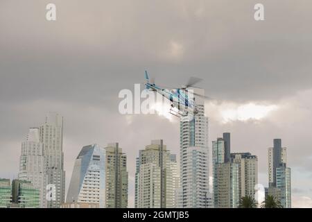 Buenos Aires, Argentinien. September 2021. Nach der Tat tritt Sergio Berni in den Hubschrauber zurück. (Foto: Esteban Osorio/Pacific Press) Quelle: Pacific Press Media Production Corp./Alamy Live News Stockfoto