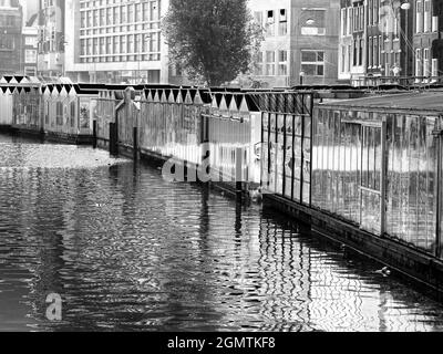 Amsterdam, Niederlande - 28. Mai 2016; keine Menschen im Blick Amsterdam, Niederlande - 28. Mai 2016; keine Menschen im Blick. Amsterdams berühmter Blumenmarkt, Stockfoto