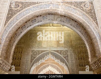 Granada, Spanien - 18. Juni 2015; Alhambra Palace, ein Ort der Legende, Romantik und Geschichte, stellt die letzte späte Blüte der islamischen Zivilisation und Stockfoto