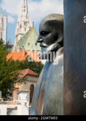 Zagreb Kroatien - 2. September 2016 Statue des berühmten kroatischen Schriftstellers August Senoa (1838 - 1881) in der Vlaska Straße in Zagreb. Zagreb ist die Hauptstadt Stockfoto