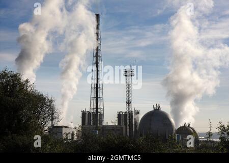 Die Raffinerie Avonmouth ist ein riesiger petrochemischer und energietechnischer Komplex, der den Südwesten Englands bedient und sich in einem Vorort von Bristol, England, befindet Stockfoto