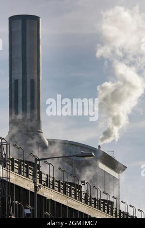 Die Raffinerie Avonmouth ist ein riesiger petrochemischer und energietechnischer Komplex, der den Südwesten Englands bedient und sich in einem Vorort von Bristol, England, befindet Stockfoto